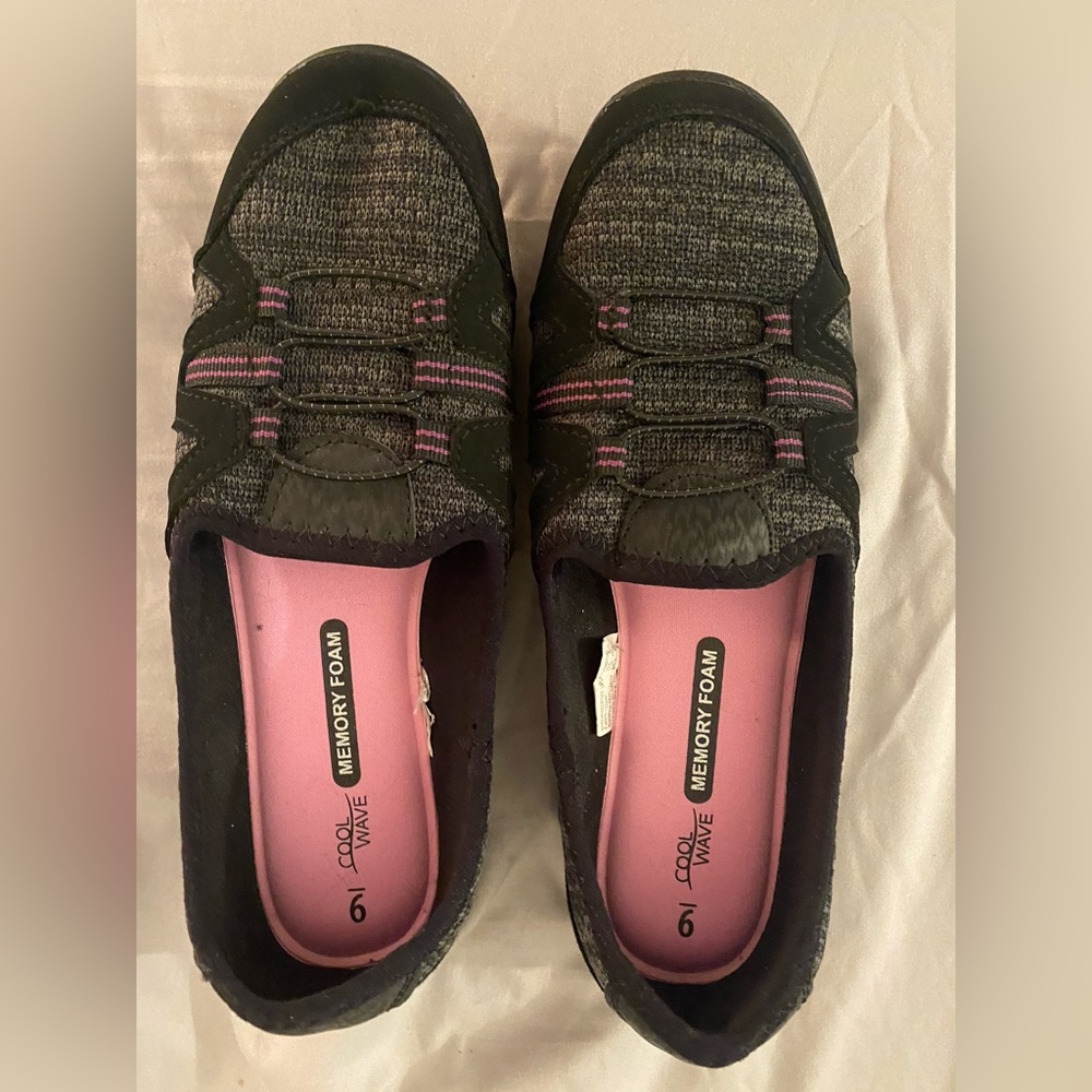 Cool wave memory foam shoes